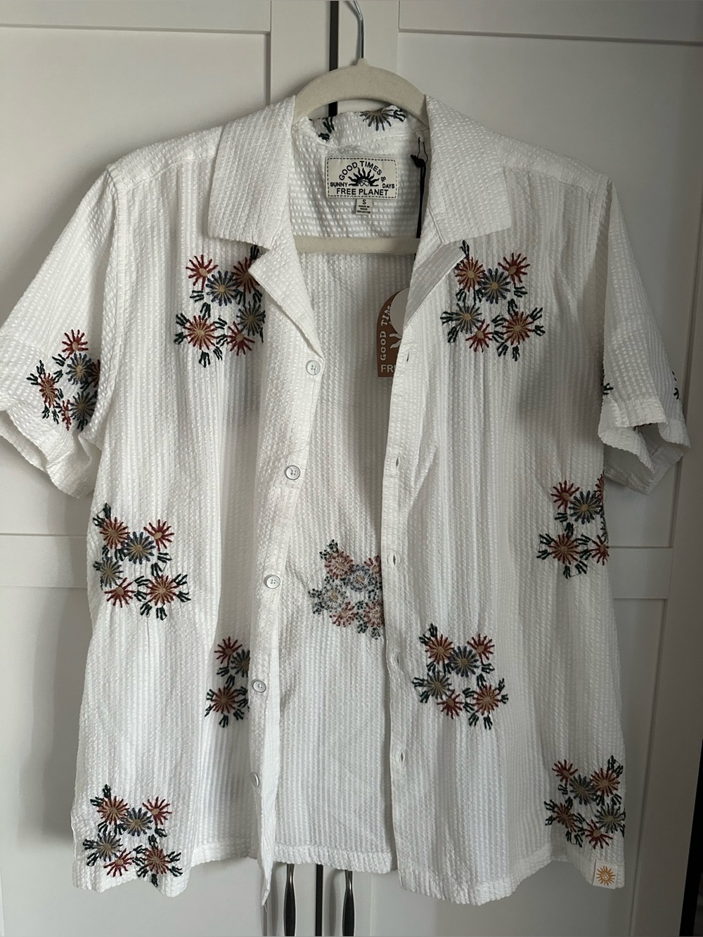 Free Planet White Short-Sleeve Floral Cotton Button-down Shirt Small